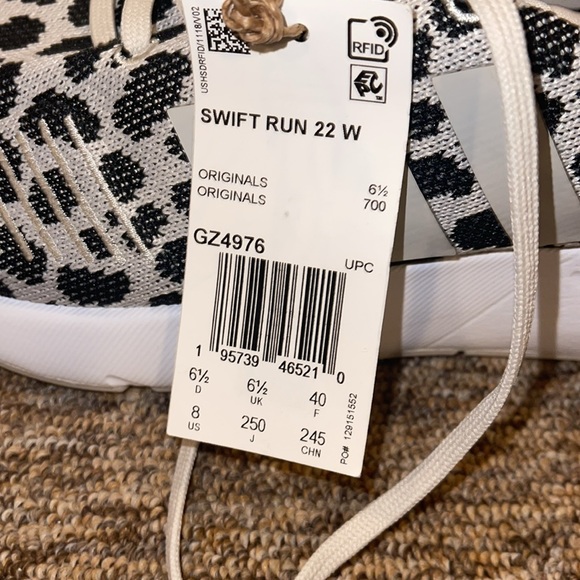 NWT Adidas Swift Run 22 - Picture 3 of 3